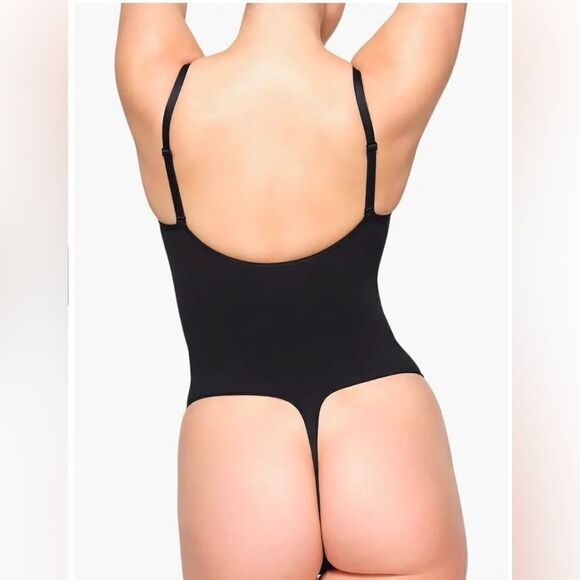 SKIMS NWT Seamless Sculpt Thong Bodysuit size M in the color Onyx - Picture 2 of 5
